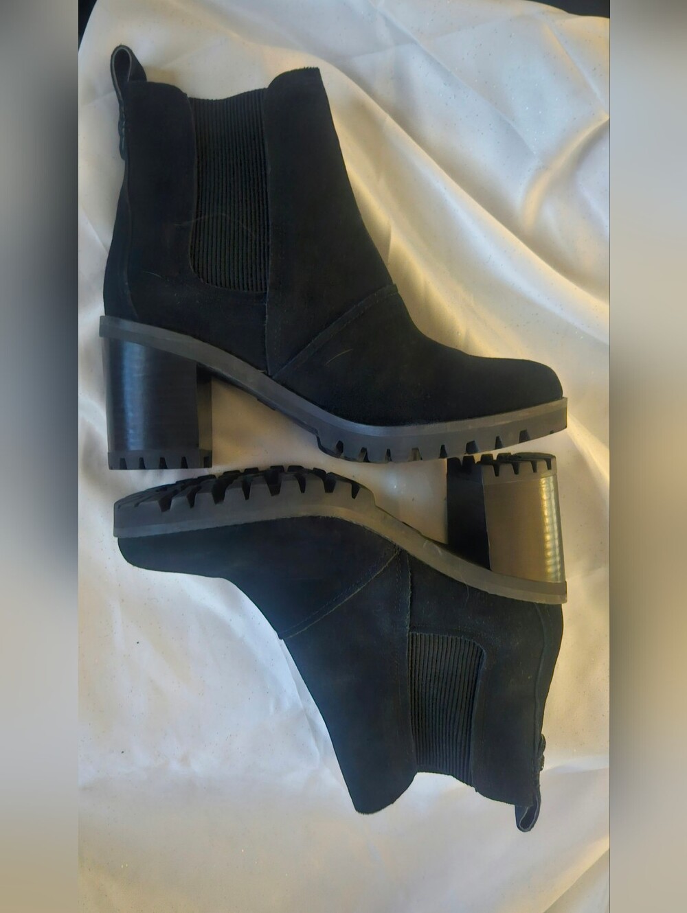 UGG Hazel  Black Suede Ankle Boots 3.25 Inch Heels Logo On Rivit & Bottom 7